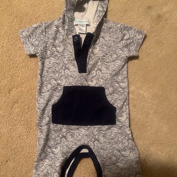 Feather Baby one piece. Worn 1x. Boy size 3-6 m - Picture 2 of 2